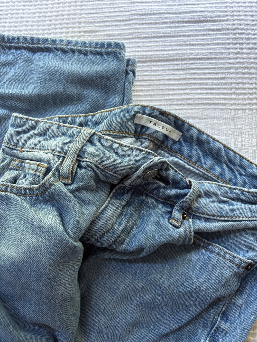 PacSun Women’s Mom Jeans Light Wash Relaxed Fit Jeans